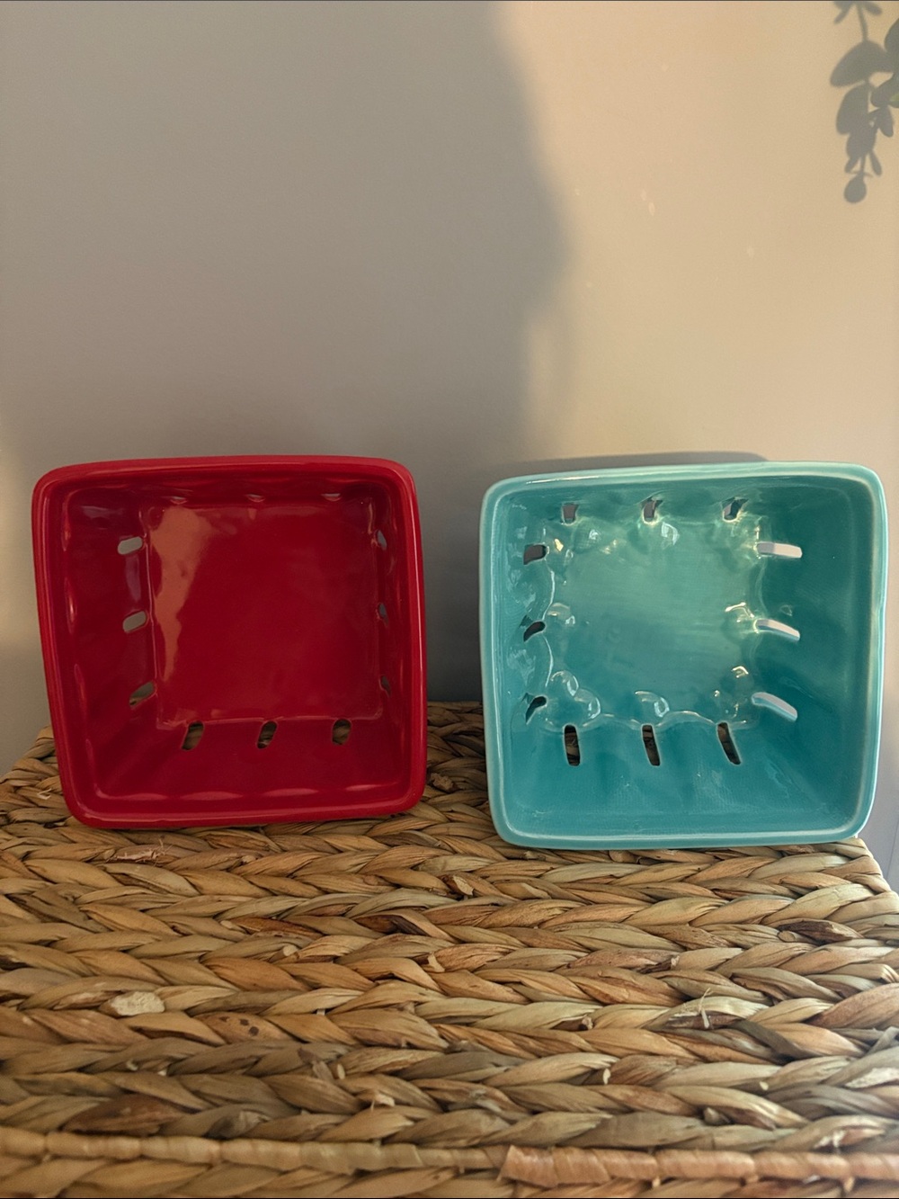 Tag Ceramic Serveware Berry Baskets in Red and Teal - Picture 4 of 7